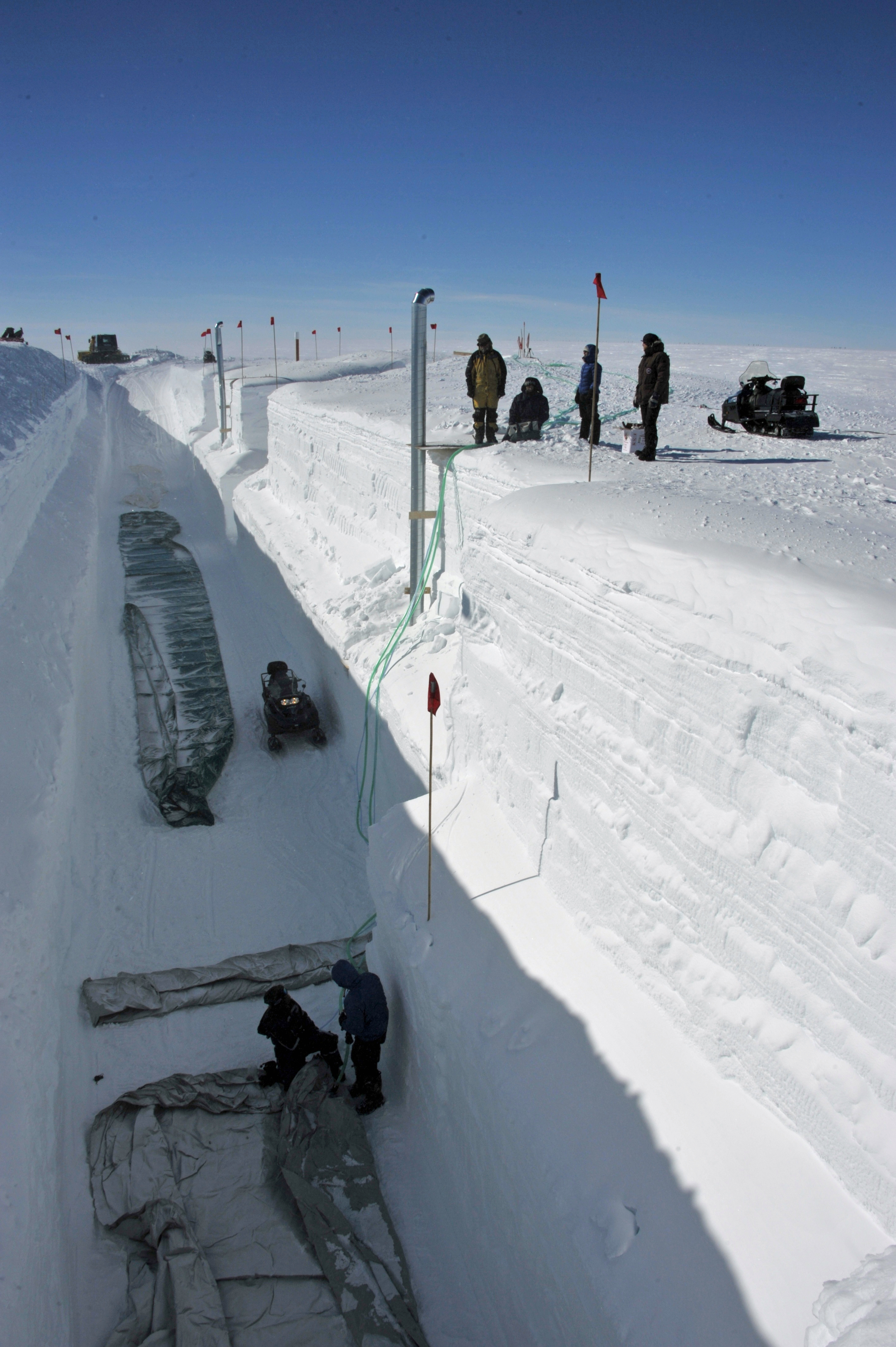 Placing the first main trench ballons