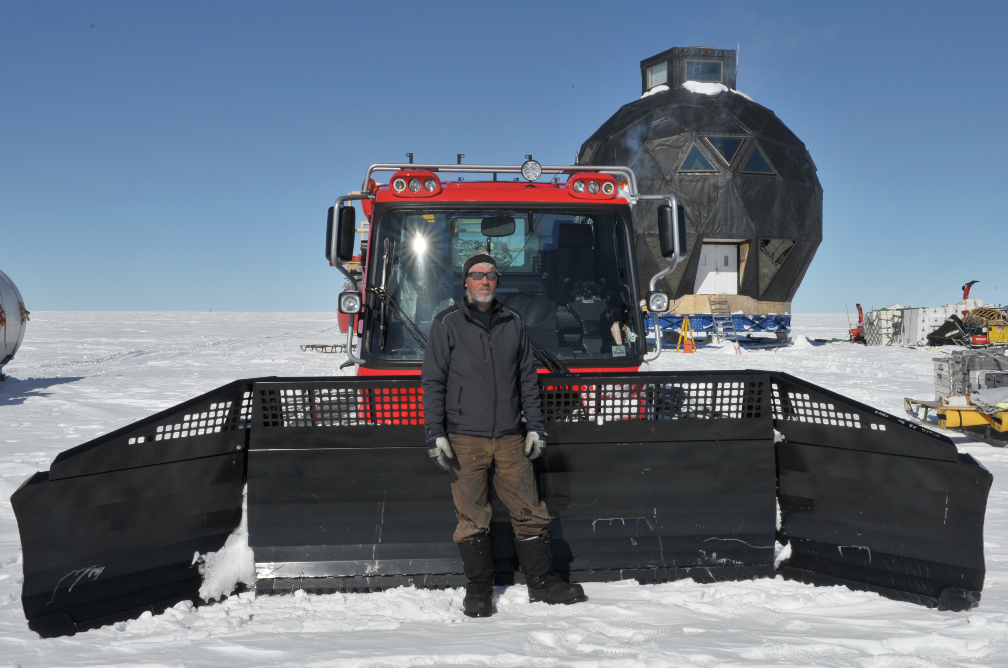 Sverrir in front of Pistenbully