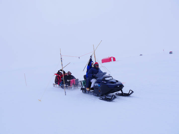 Lørdagsunderholding 'Ringridning' - skidoo style.